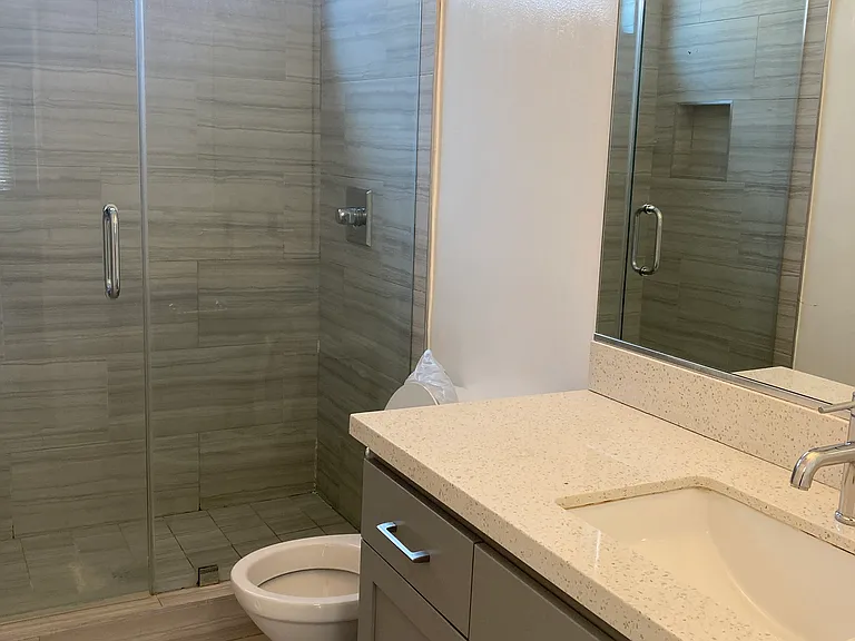 310 S Sherbourne Dr — Photo 10