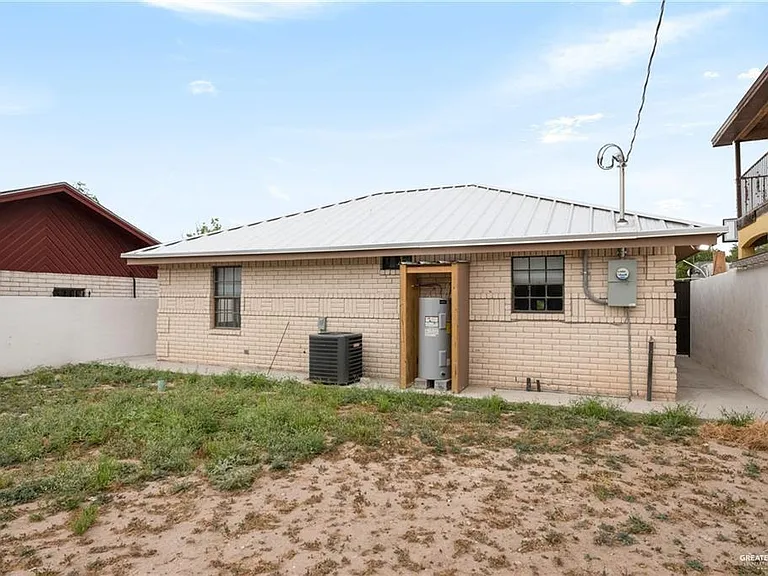 603 N Houston St — Photo 12