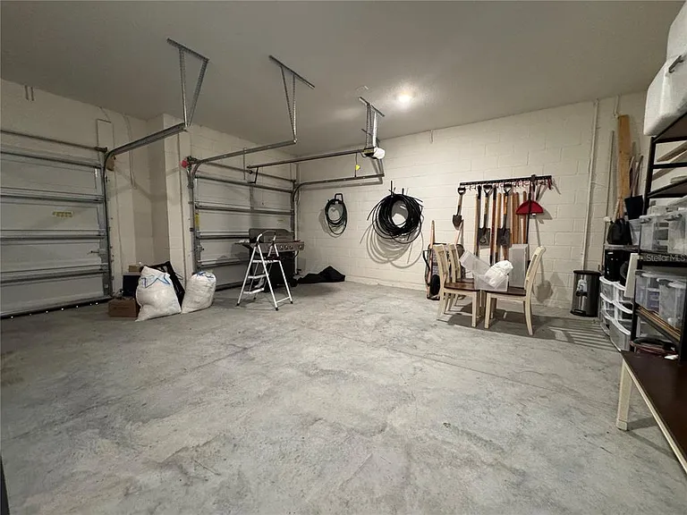 715 Blue Citrus Ln — Photo 44