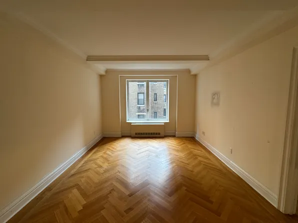 502 Park Avenue image 9 of 12