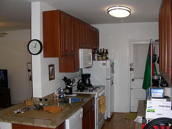 3rd image of 3417 N Marshfield Ave APT 1S