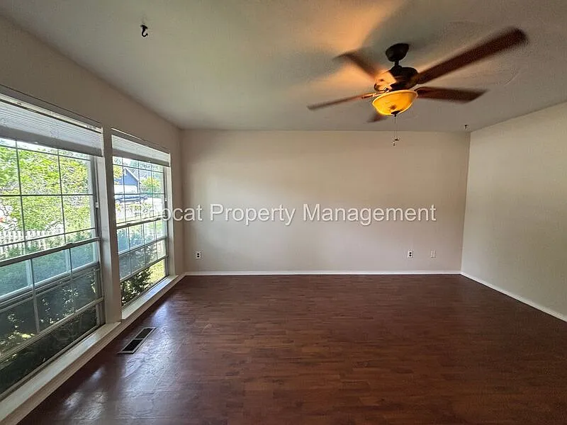 3 bed, 2.0 bath, 1060 sqft, $2,445 — Photo 2