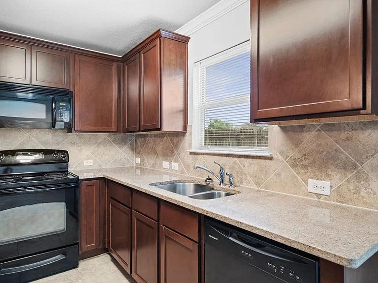 7204 Outfitter Dr — Photo 7