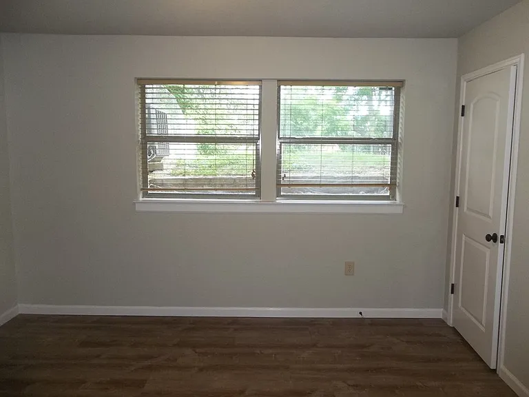 210 Loma Vista Dr S — Photo 15