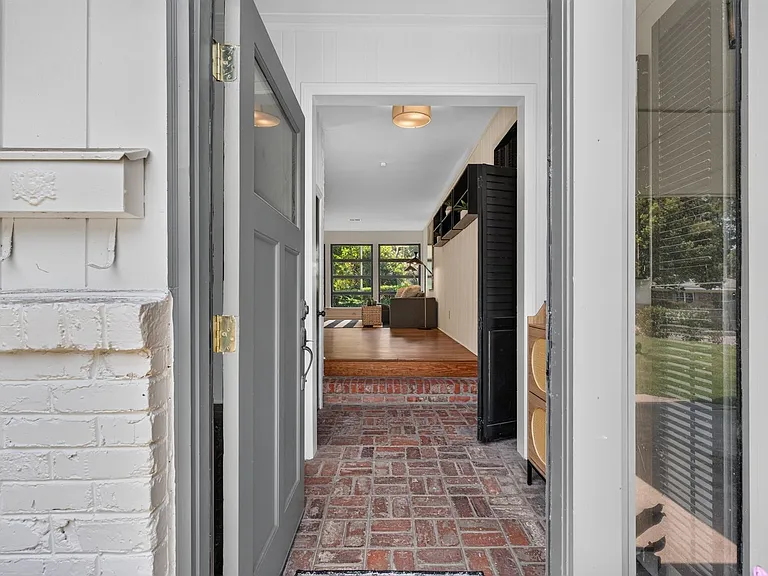 137 Brandywine Rd — Photo 3