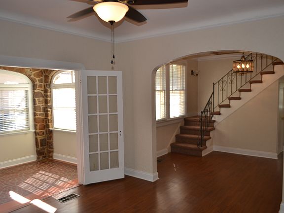 3rd image of 110 E Park Pl