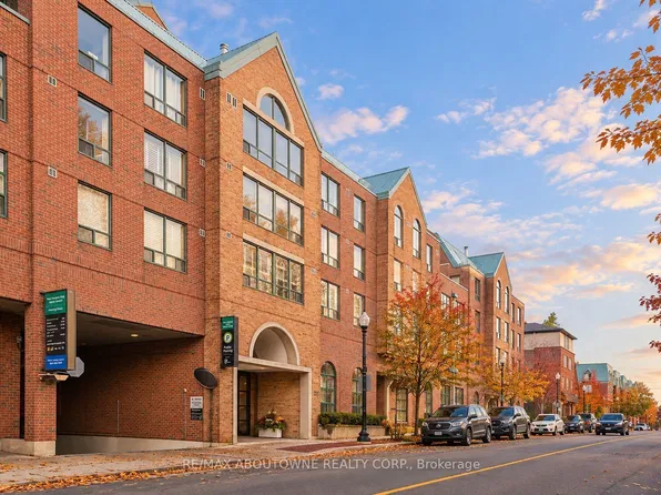 221 Robinson St #215, Oakville, ON L6J 7N9