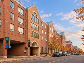 221 Robinson St, Oakville, ON
