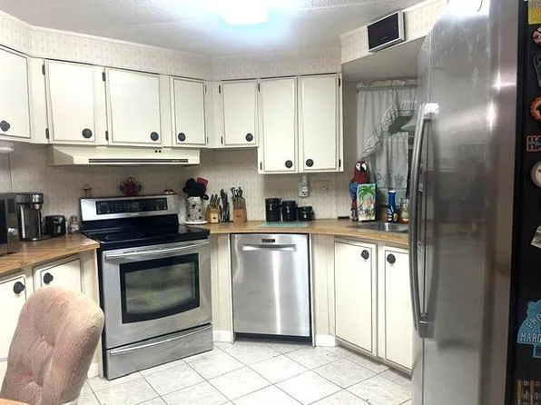 16028 Saint Johns Cir, North Fort Myers, FL 33917