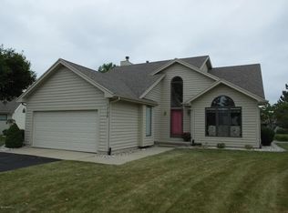 1729 Fountainview Ct SE, Caledonia, MI 49316