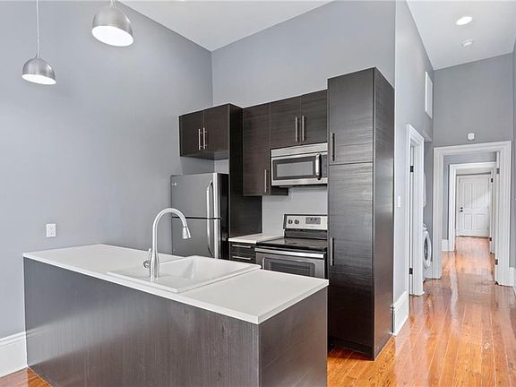 4th image of 1116-18 Clouet St