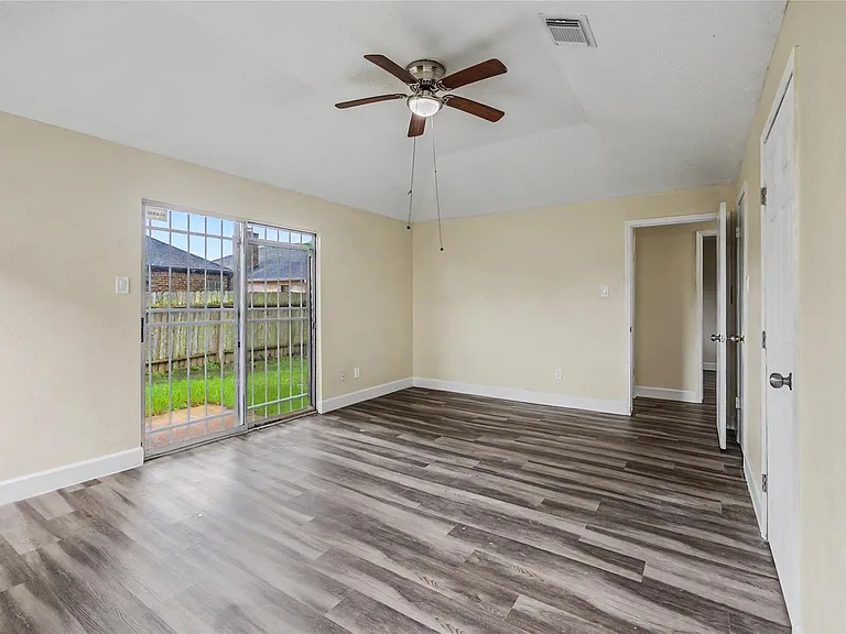 7907 Chancel Dr — Photo 33