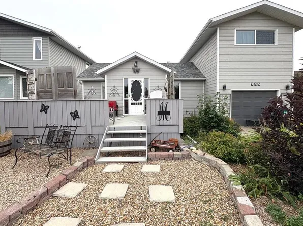 205 N 3rd Ave E, Oyen, AB T0J 2J0