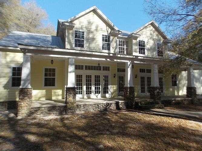 FRONT OF HOUSE
