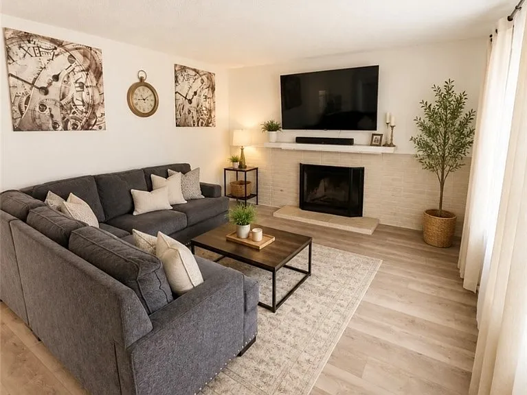 1212 Turquoise St — Photo 4