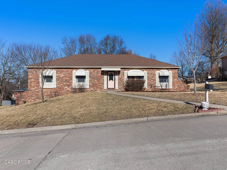 1st image of 2220 Anderson Dr