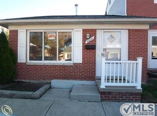 32014 Williamsburg St, Saint Clair Shores, MI 48082