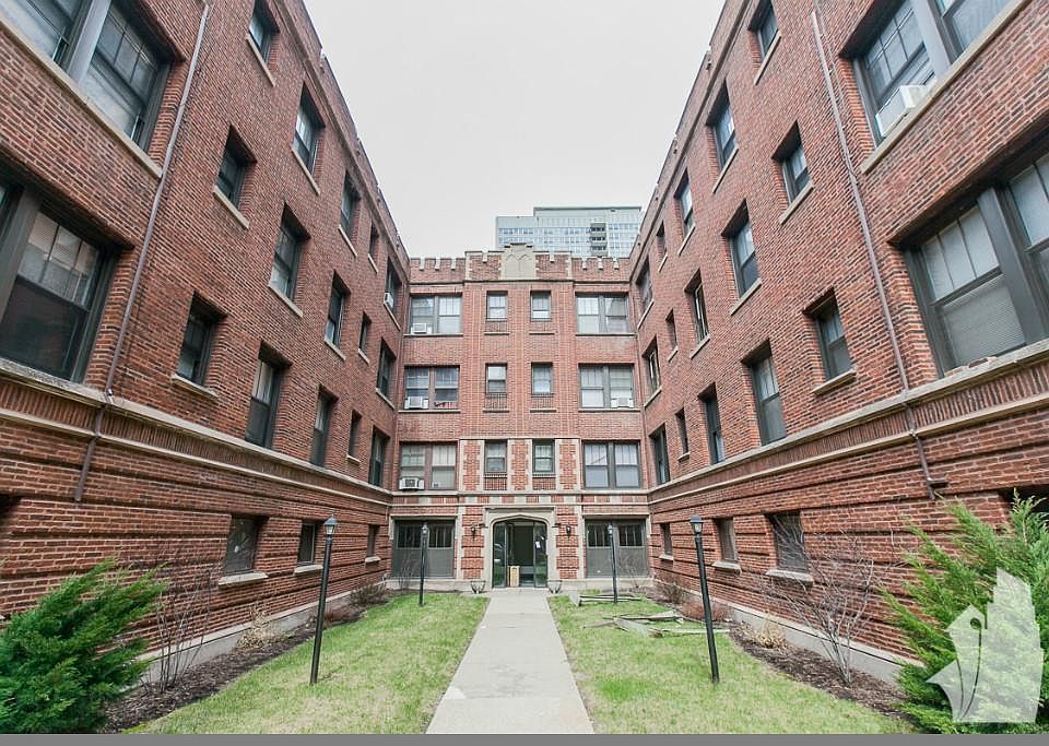1st image of 524 W Cornelia Ave #215