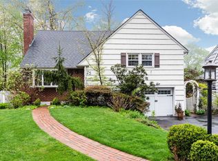 25 Salem Ln, Port Washington, NY 11050