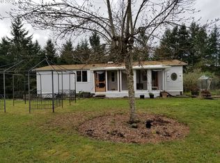 910 Osprey Dr, Umpqua, OR 97486