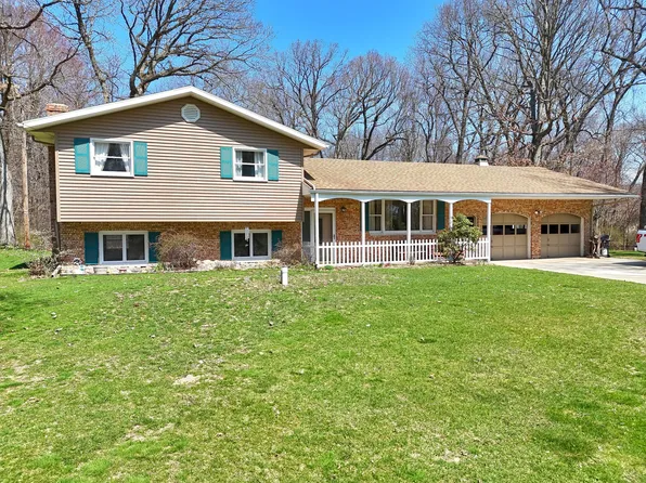 2504 Riverside Rd, Benton Harbor, MI 49022