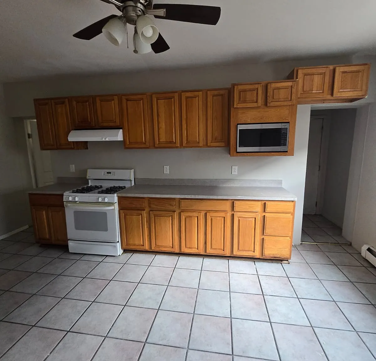 3 bed, $1,950 — Photo 2
