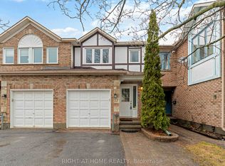 17 Locheland Cres, Ottawa, ON K2G 6H2