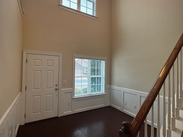 1252 United Ct — Photo 2