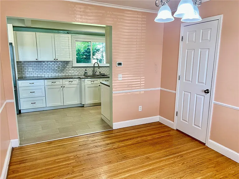 1161 Winton Rd S — Photo 14
