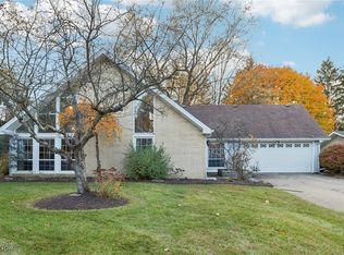 221 Greenbriar Dr, Aurora, OH 44202