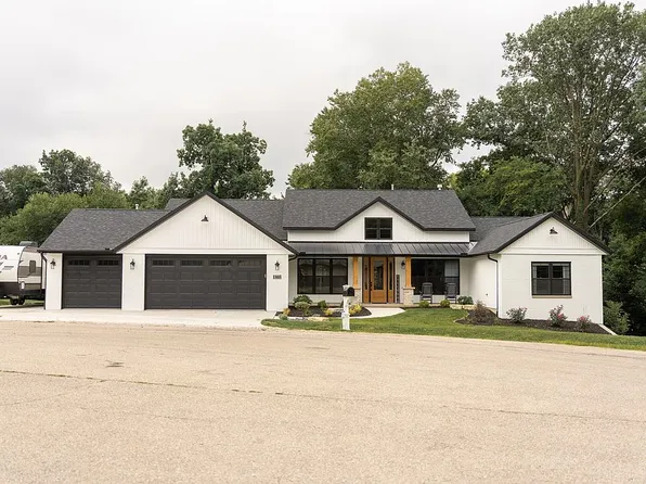 1805 Ridgefield Dr, Port Byron, IL 61275