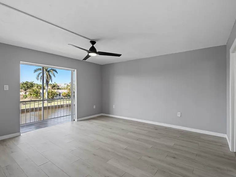 828 Victoria Dr #B6 — Photo 4