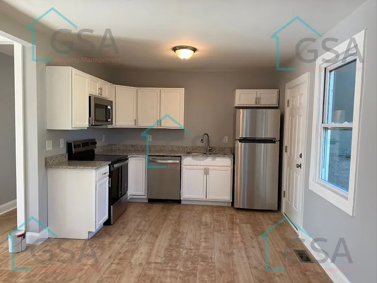 694 Saxon Ave — Photo 10