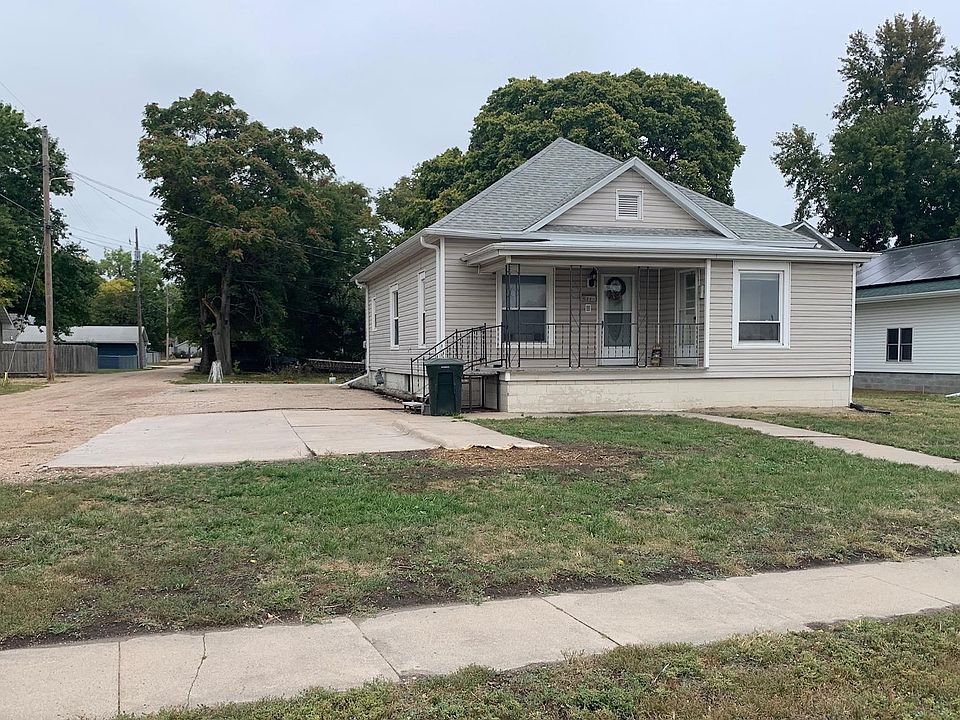 1st image of 511 W Railroad St