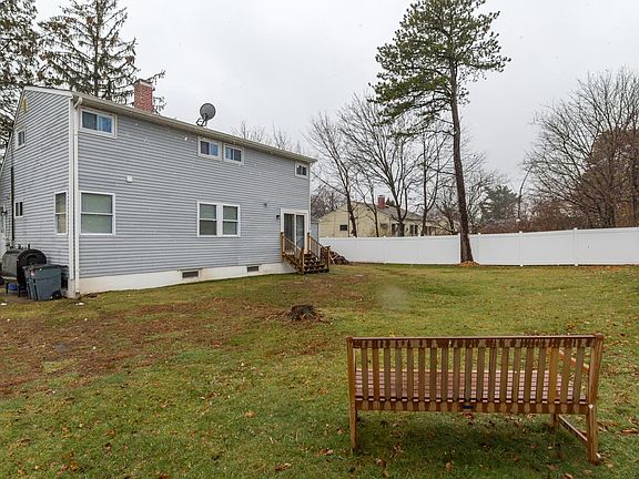 4th image of 49 White St