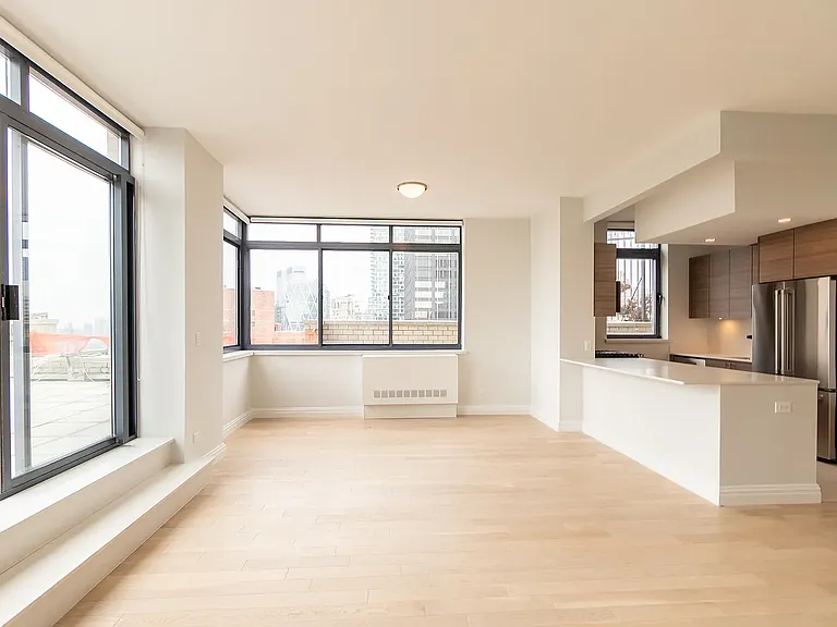 235 W 48th St #44C — Photo 2