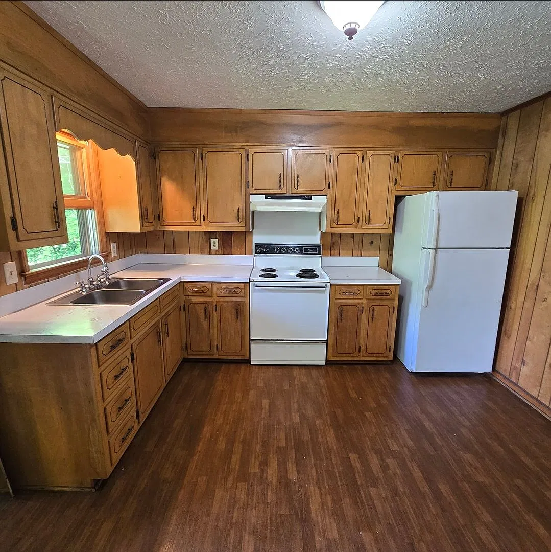 1914 Swan Drive — Photo 2