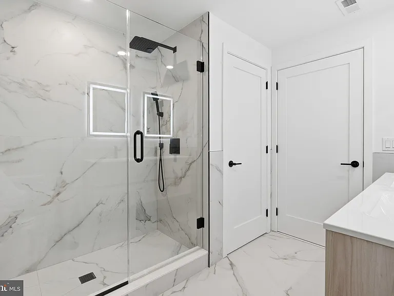 208 Vine St #3E — Photo 14