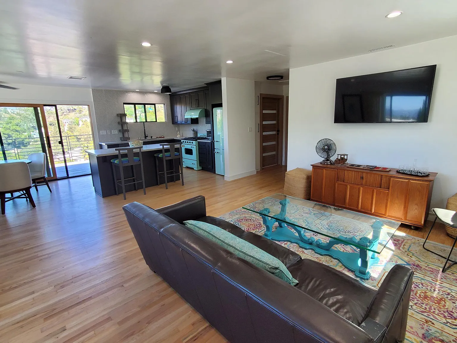 2 bed, 1352 sqft, $4,350 — Photo 2