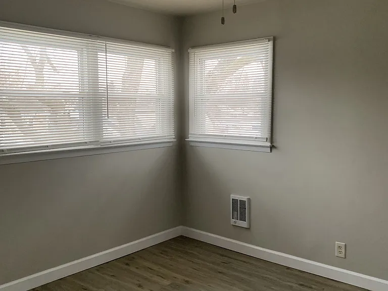 639 N View St — Photo 7