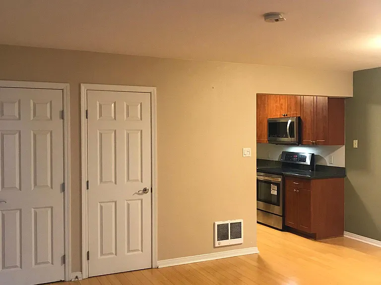 1596 Yardley St — Photo 8