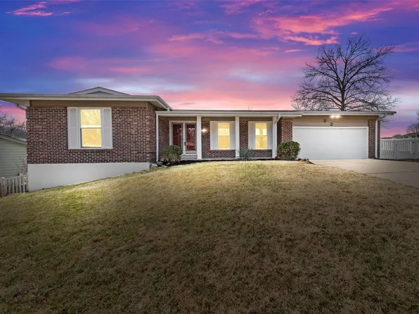 52 Deer Lodge Dr, Fenton, MO 63026