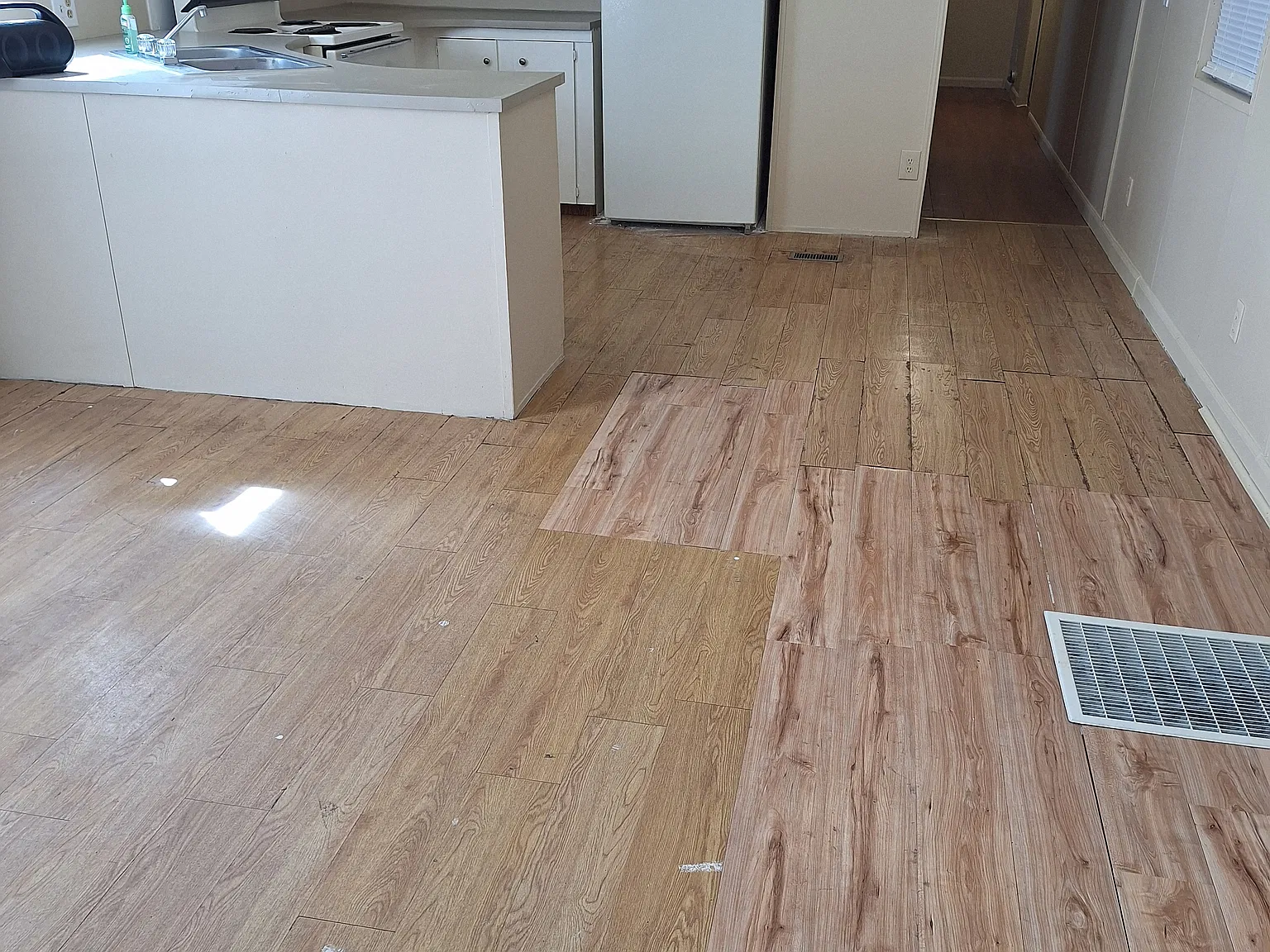 3 bed, 980 sqft, $899 — Photo 2