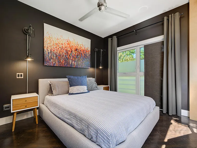 Master Bedroom with Queen Bed
