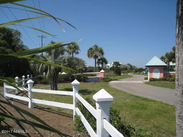 104 Harbour Key Dr, Saint Helena Island, SC 29920