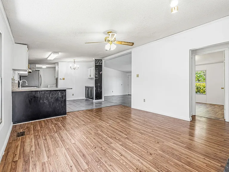 105 Valley Forge Way N — Photo 10