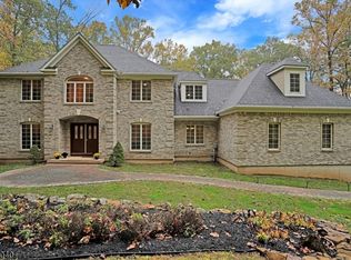 89 Old Mountain Rd, Lebanon, NJ 08833