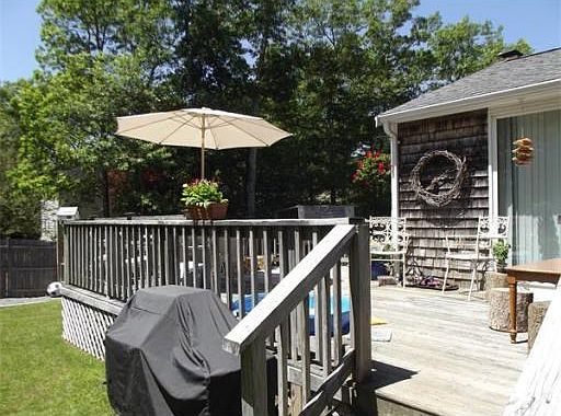 5th image of 27 Carolyn Dr