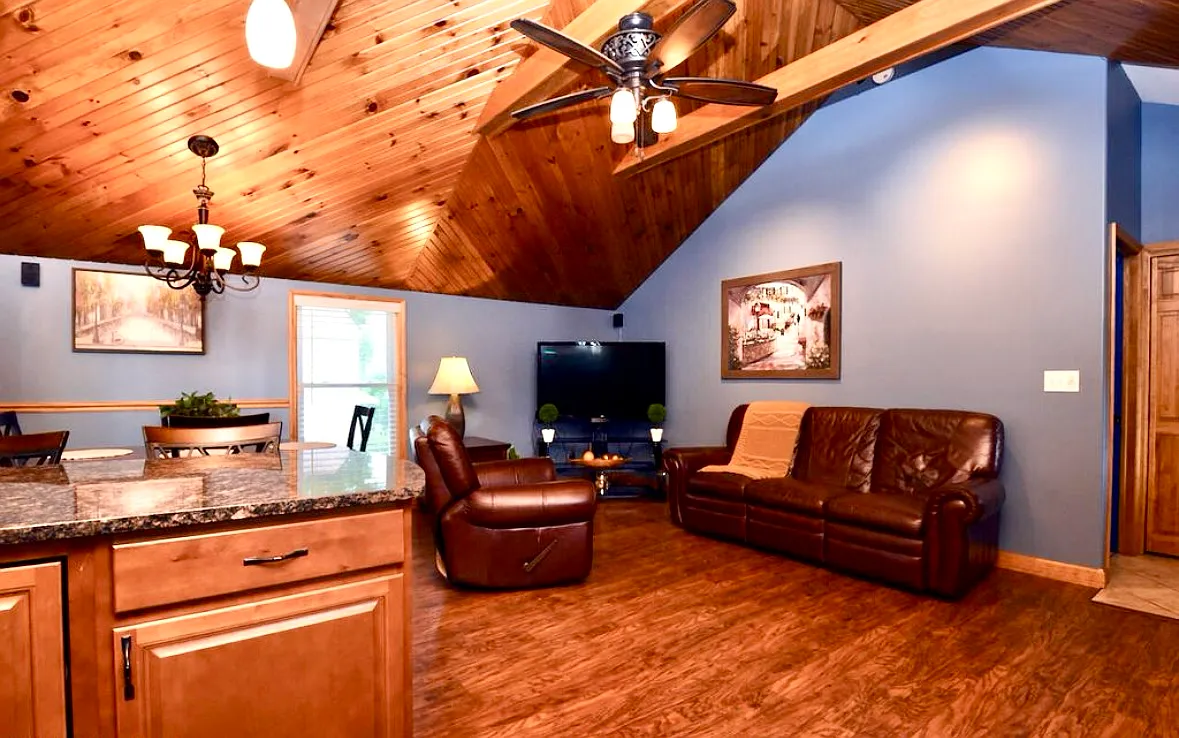 2 bed, 1.5 bath, 1000 sqft, $2,250 — Photo 2