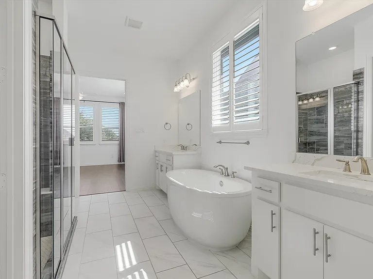 8308 Pine Valley Dr — Photo 33